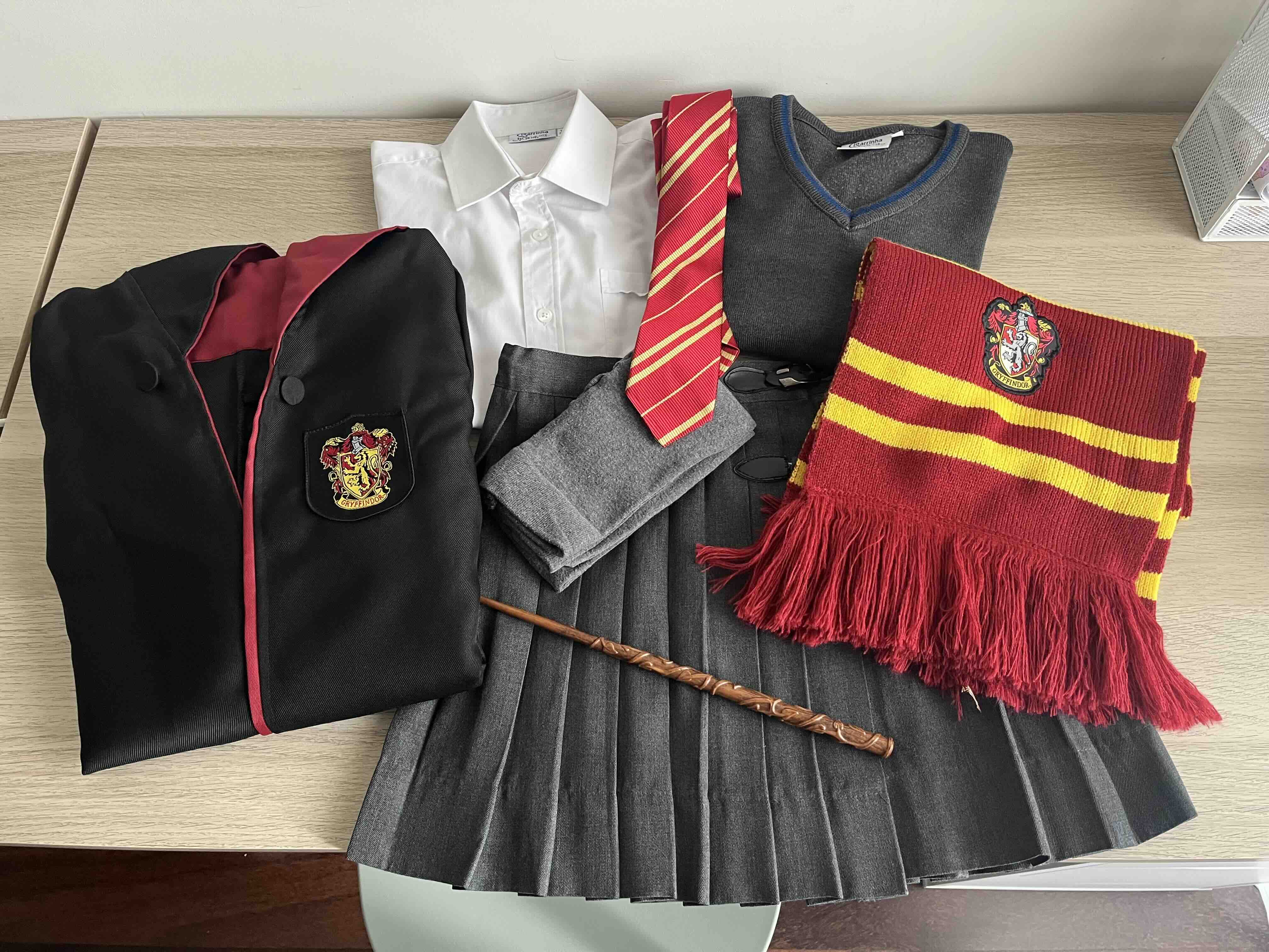 Fato de Hermione Granger completo: guia de peças realistas para um disfarce de Carnaval Harry Potter autêntico.